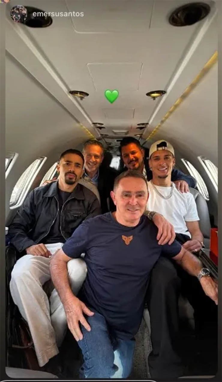 Chuyên cơ chật hẹp chở Antony tới Real Betis