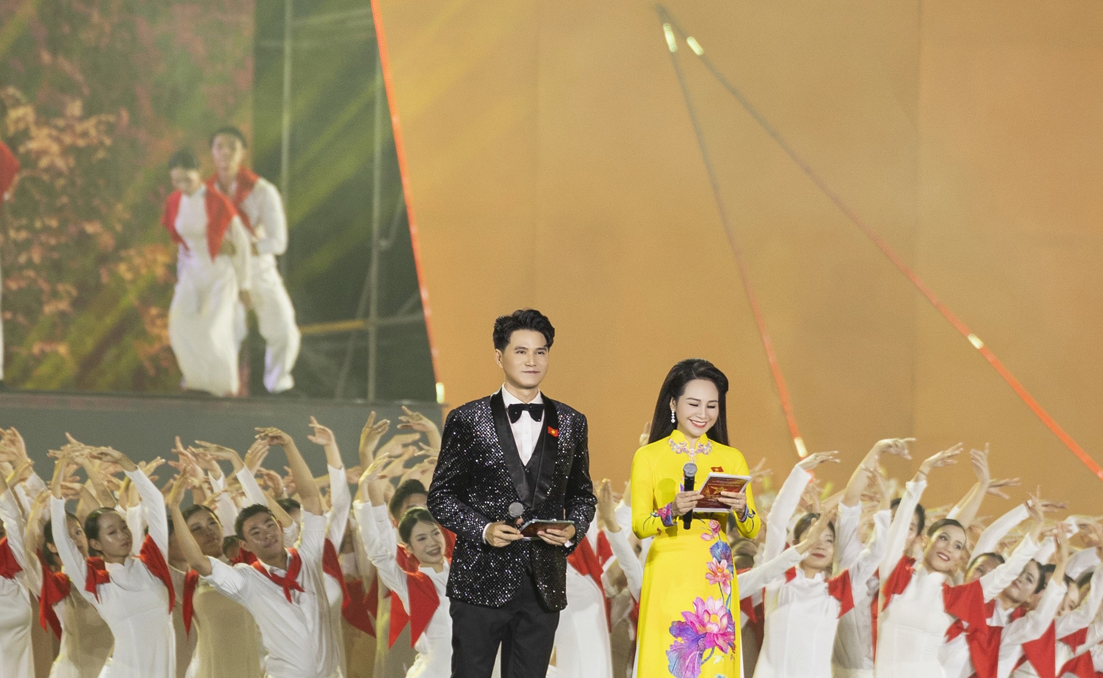 MC Vũ Mạnh Cường và Mỹ Lan dẫn dắt chương trình Concert Quốc gia