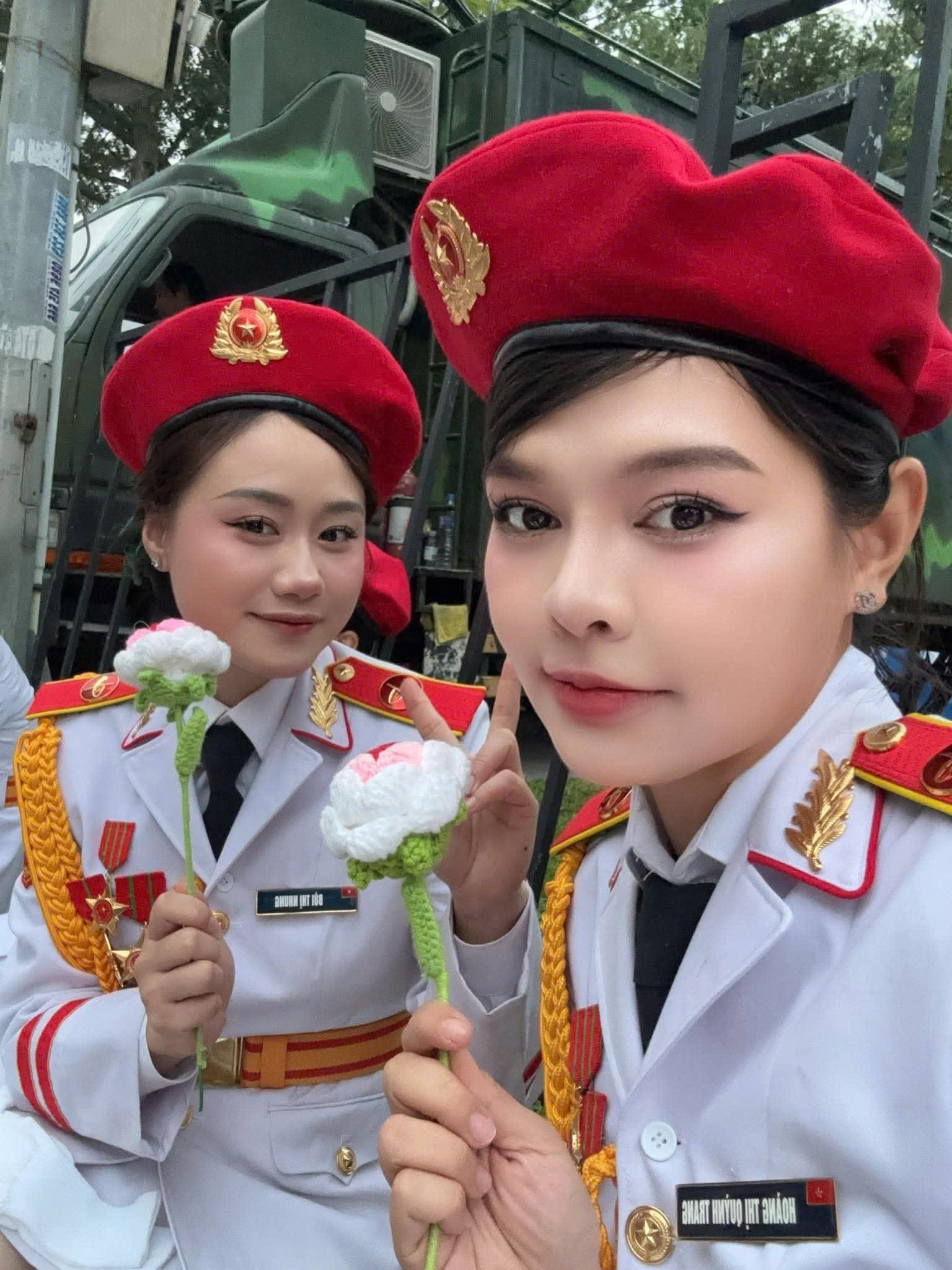 Nữ thượng úy khối Quân nhạc 