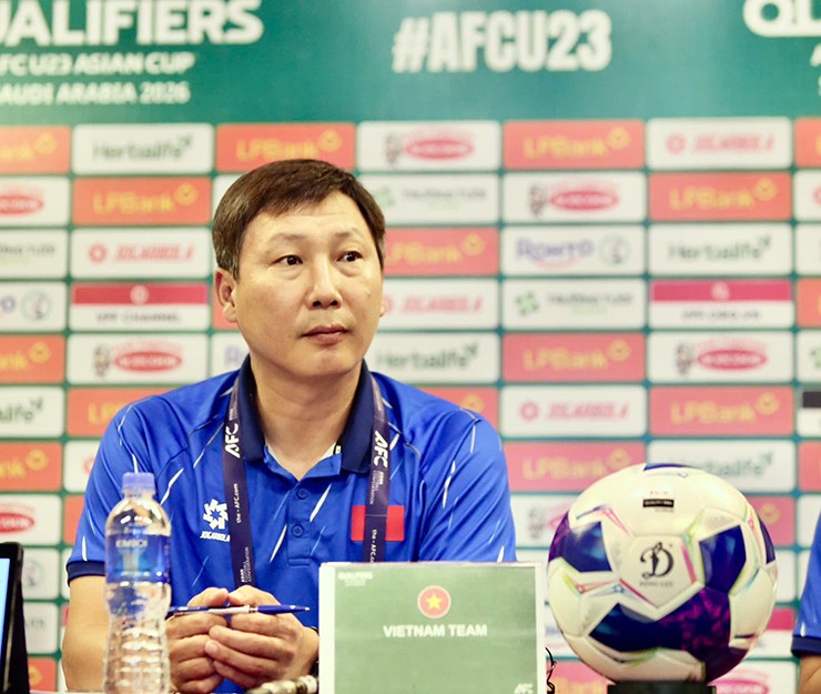 Thầy Kim tiết lộ tình hình lực lượng U23 Việt Nam trước vòng loại U23 châu Á 2026.
