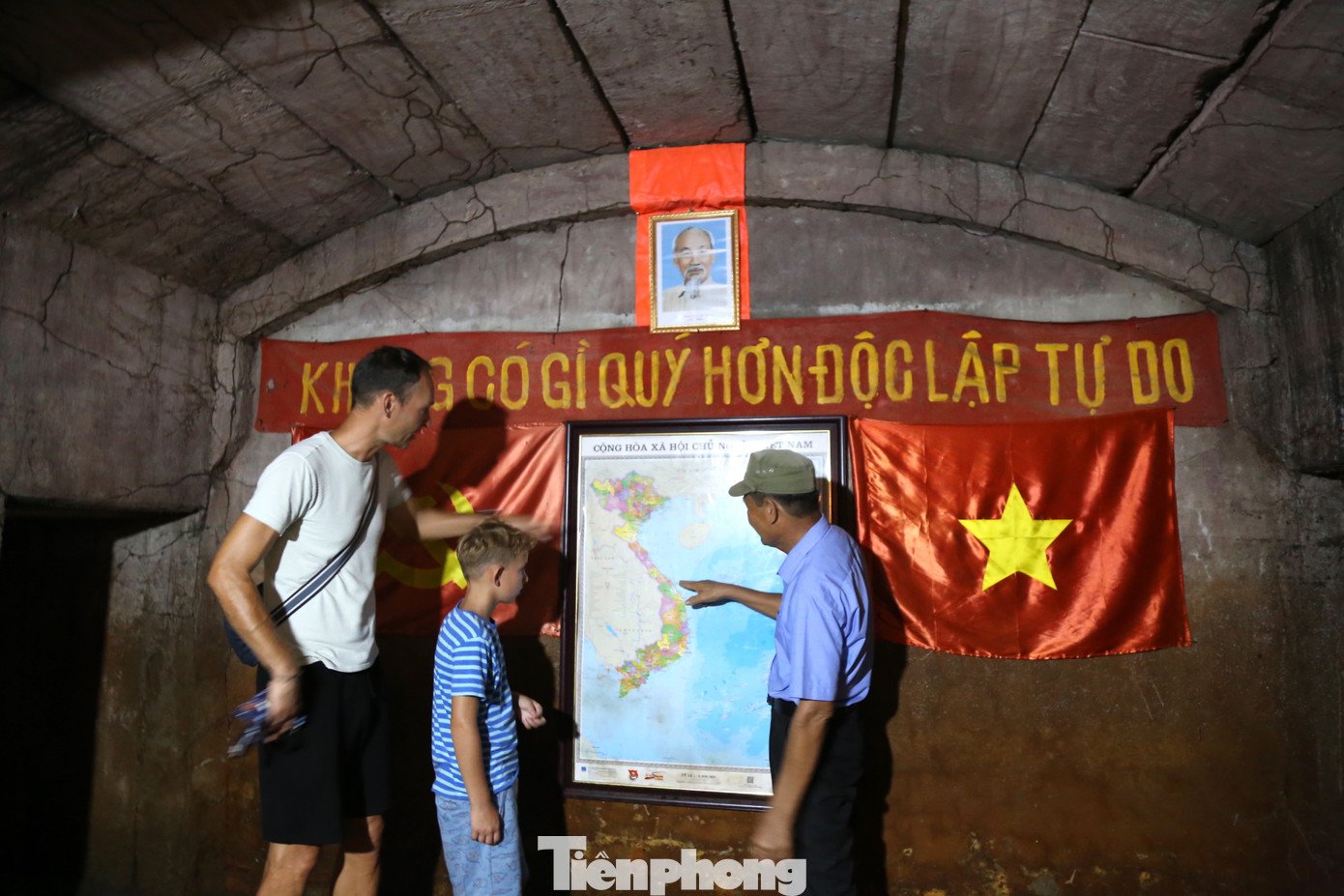 Rất đông du khách tìm đến địa đạo trong lòng đất ở Đà Nẵng - 13