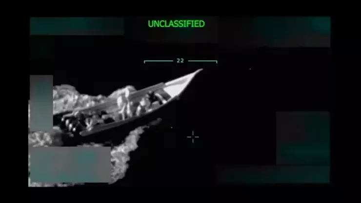 Ảnh chụp màn hình từ video đăng trên nền tảng Truth Social của Tổng thống Mỹ Donald Trump ngày 2-9, cho thấy con tàu mà ông nói là của băng đảng Tren de Aragua chở ma tuý từ Venezuela, đã bị ông ra lệnh tấn công. Ảnh: Donald Trump/TRUTH SOCIAL