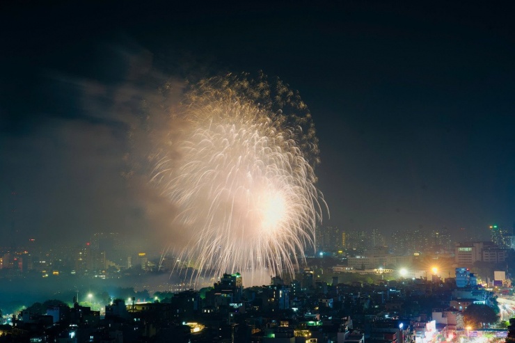 Pháo hoa thắp sáng trời đêm Hà Nội mừng Quốc khánh - 7