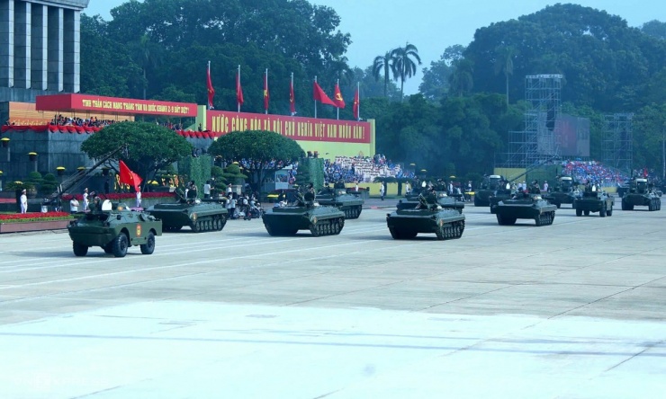 Đội hình tăng thiết giáp tham gia diễu binh - 8