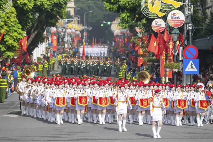Những bước chân mạnh mẽ trong triệu triệu vòng tay Nhân dân ở ngày hội non sông A80 - 13