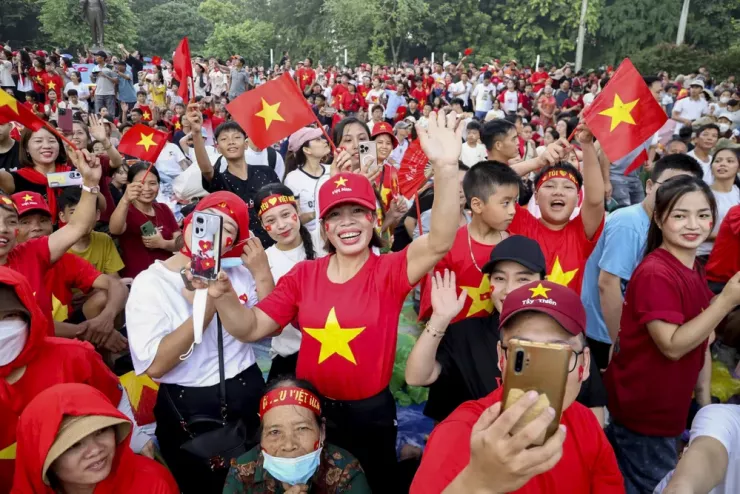 Những bước chân mạnh mẽ trong triệu triệu vòng tay Nhân dân ở ngày hội non sông A80 - 64