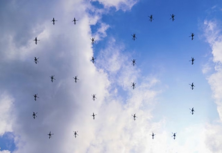 Đội hình bay xếp thành số 80 trên bầu trời Bắc Kinh.