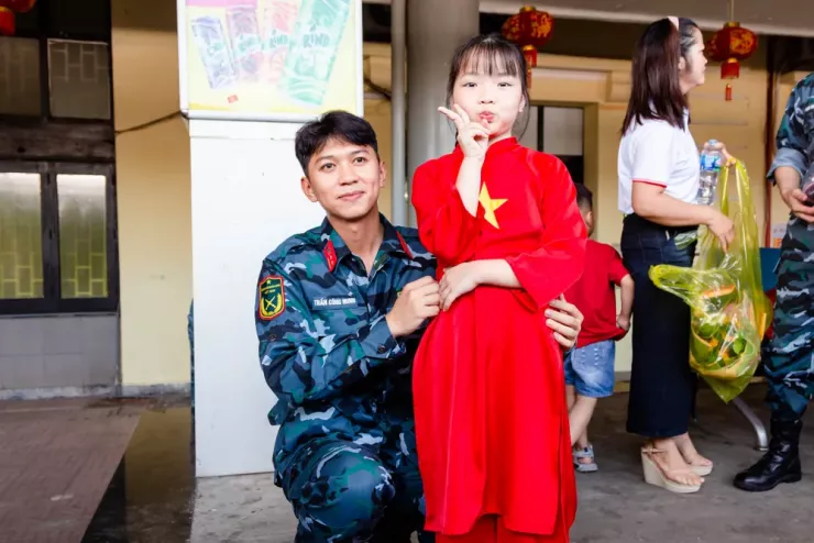 Chiến sĩ Trần Công Minh. Ảnh: THUÝ HẰNG.