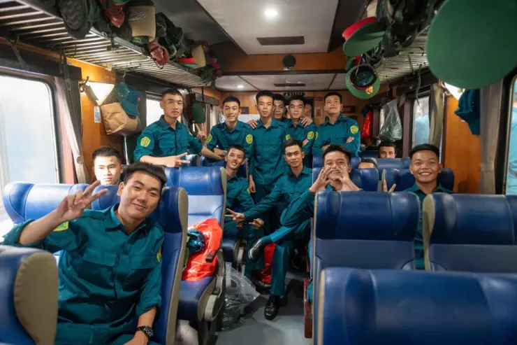 Ngày chia xa Hà Nội, tuy rất lưu luyến nhưng nhiều người cũng vui mừng vì đã hoàn thành tốt nhiệm vụ. Ảnh: HẢI ANH.