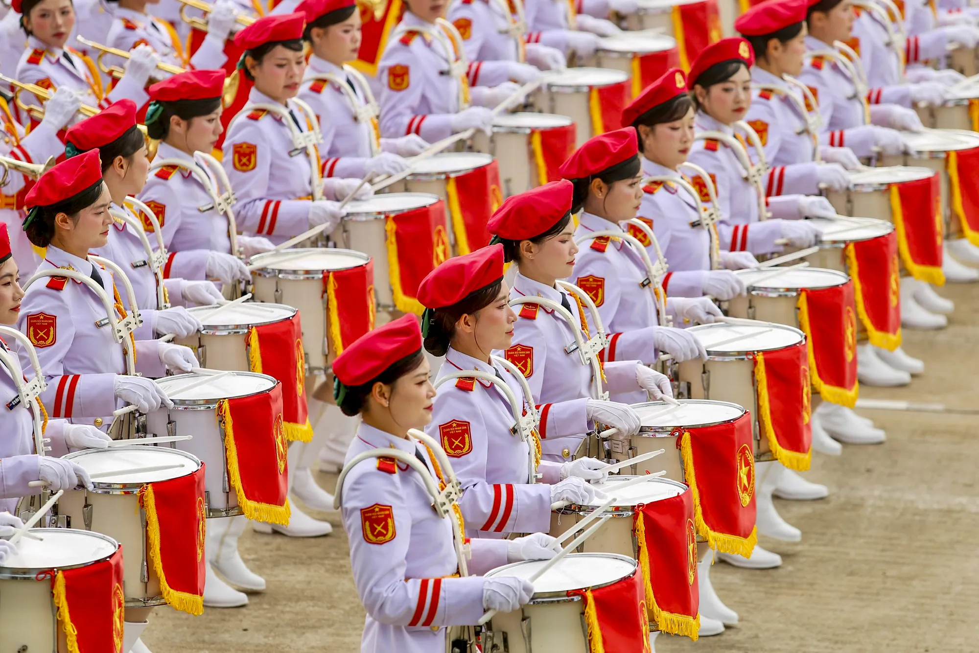 Những bước chân mạnh mẽ trong triệu triệu vòng tay Nhân dân ở ngày hội non sông A80 - 23