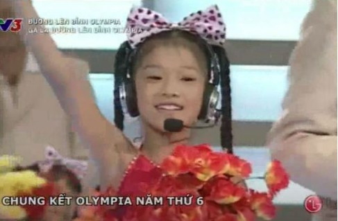 Cách đây 19 năm tại Chung kết năm Đường Lên Đỉnh Olympia, khán giả truyền hình bất ngờ bị cuốn hút bởi hình ảnh một cô bé nhỏ nhắn cất cao giọng hát trong trẻo.