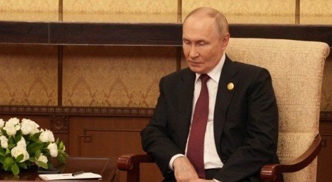 Tổng thống Nga, Chủ tịch Triều Tiên cùng đi siêu xe Aurus đến địa điểm họp song phương - 4