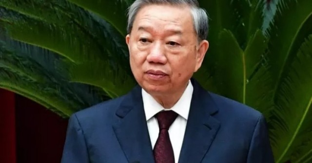 Bộ Chính trị: Cơ cấu lại ngành điện để người dâ...