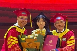 Hành trình không gục ngã của nữ sinh 'tí hon' được trường đại học đặc cách mời ở lại