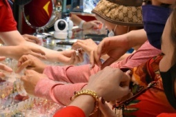 Kinh doanh - Giá vàng hôm nay 3-9: Tăng mạnh, lập kỷ lục cao nhất trong 14 năm qua