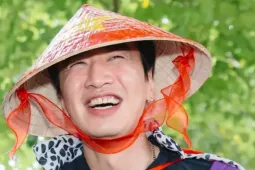 Giải trí - Lee Kwang Soo đội nón lá tới TPHCM