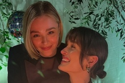 Giải trí - Bạn gái cũ Brooklyn Beckham kết hôn đồng giới