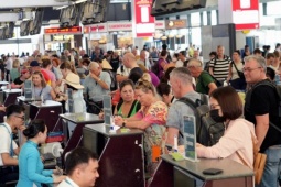 Thị trường - Tiêu dùng - Mở bán 6 triệu vé máy bay Tết đợt đầu tiên, giá đã cao ngất ngưởng