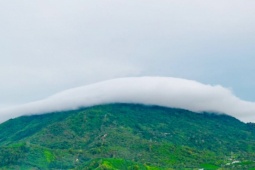 Du lịch - Mây hình đĩa bay xuất hiện trên ‘nóc nhà’ Đồng Nai, người dân trầm trồ ghi lại