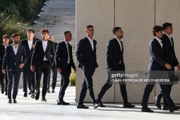ĐT Bồ Đào Nha tưởng niệm Jota: Ronaldo lặng người, Neves khắc hình tri ân