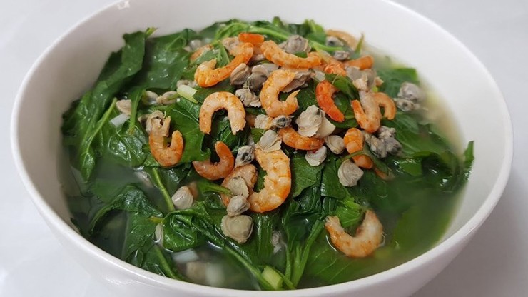 Trong đó, cải trời nấu canh cá đồng, tôm đồng là món ăn phổ biến và được ưa chuộng nhất. Người dân địa phương cho biết thứ rau dại này có vị thanh ngọt, mùi thơm thoang thoảng như thuốc nam. Trong đó, cải trời nấu canh cá đồng, tôm đồng là món ăn phổ biến và được ưa chuộng nhất. Người dân địa phương cho biết thứ rau dại này có vị thanh ngọt, mùi thơm thoang thoảng như thuốc nam.