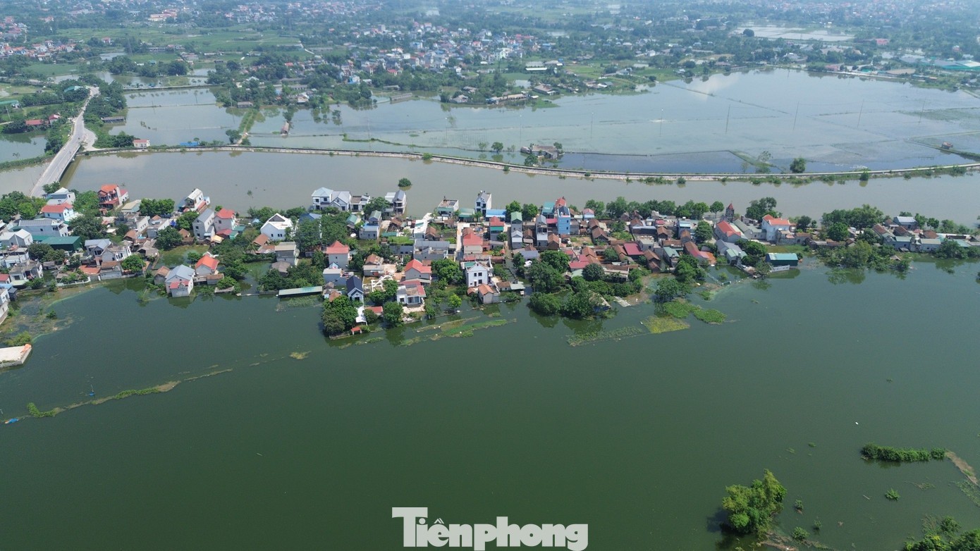 Thống kê của UBND xã Xuân Mai cho thấy, nước lũ đã làm ngập 109 nhà dân, 315 hộ bị ngập ngõ, đê Bùi 2 xuất hiện sạt lở 2 vị trí dài khoảng 15m và một cung sạt 17m; 132 ha lúa bị ngập.