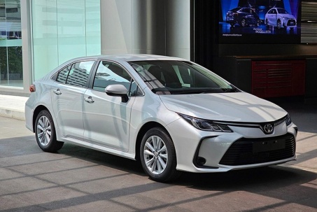Giá xe Toyota Corolla Altis lăn bánh kèm ưu đãi tháng 9/2025