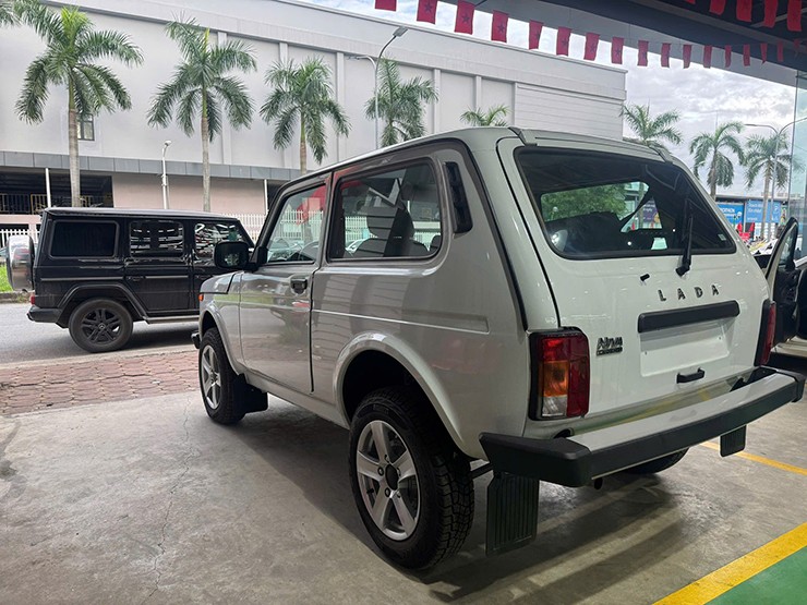 Ảnh thực tế Lada Niva Legend tại Việt Nam, xe "cổ điển" chuẩn Euro 5 - 3