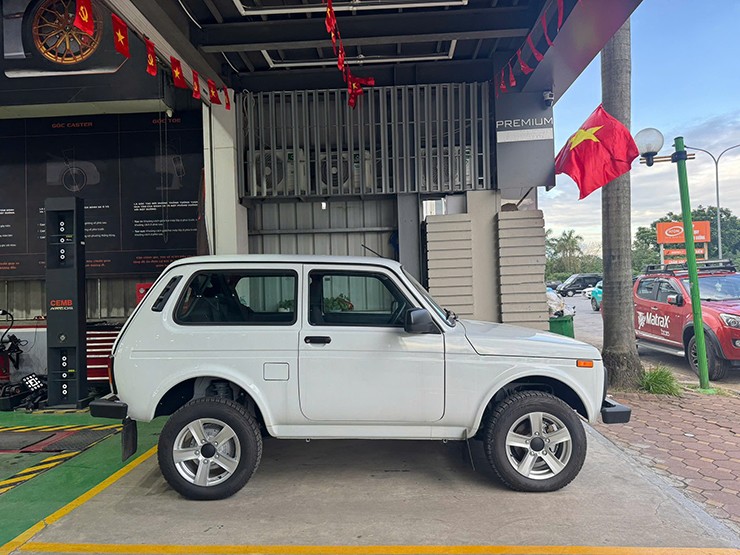 Ảnh thực tế Lada Niva Legend tại Việt Nam, xe "cổ điển" chuẩn Euro 5 - 4