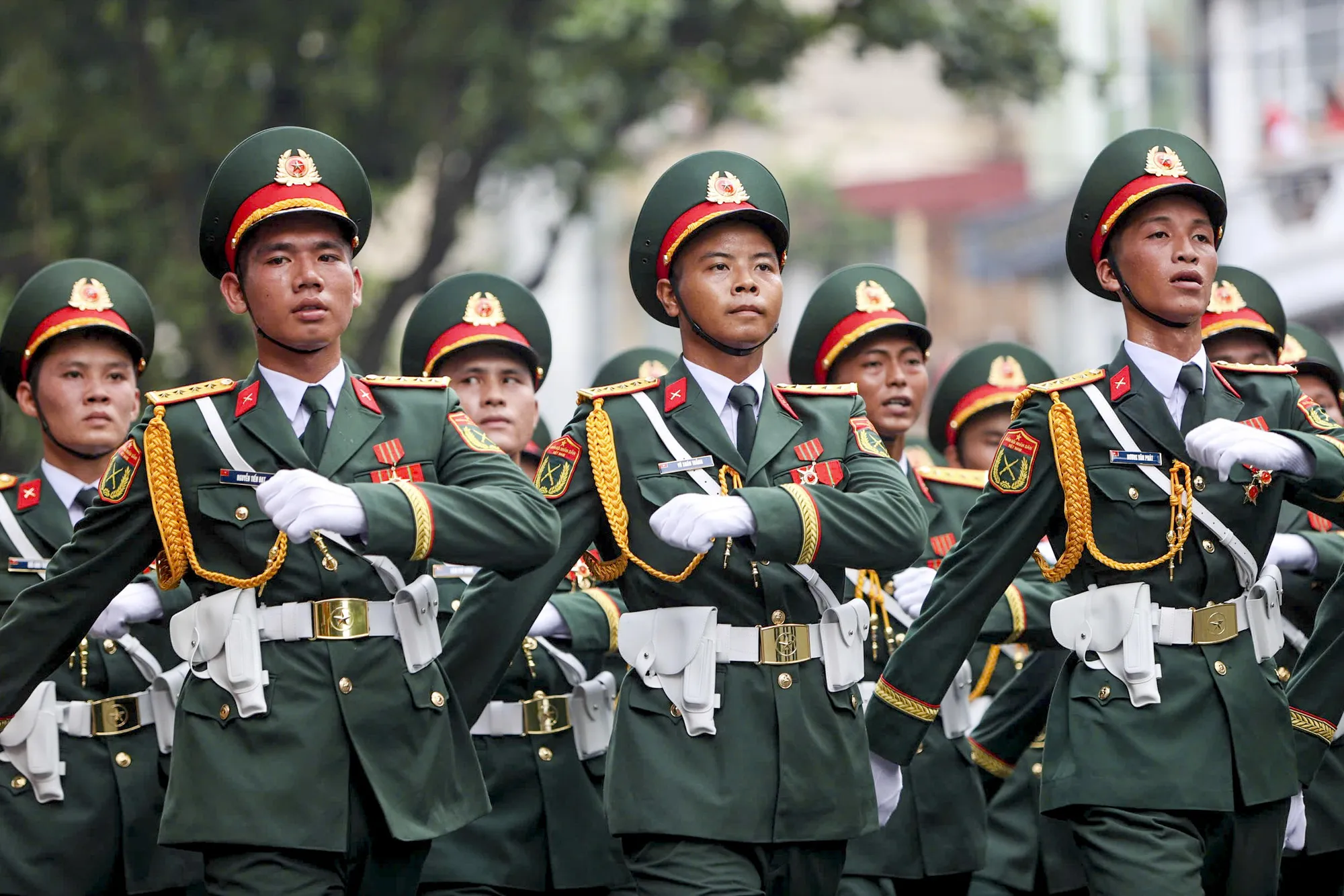 Những bước chân mạnh mẽ trong triệu triệu vòng tay Nhân dân ở ngày hội non sông A80 - 16