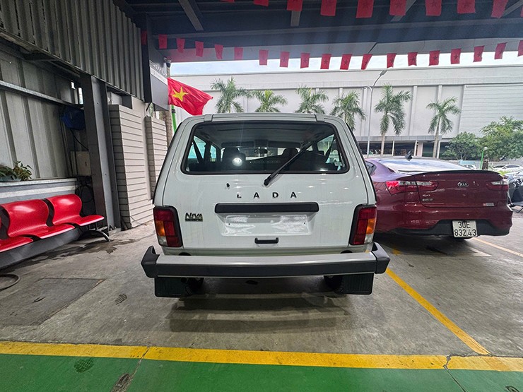 Ảnh thực tế Lada Niva Legend tại Việt Nam, xe "cổ điển" chuẩn Euro 5 - 5