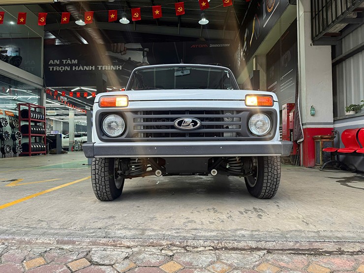 Ảnh thực tế Lada Niva Legend tại Việt Nam, xe "cổ điển" chuẩn Euro 5 - 6