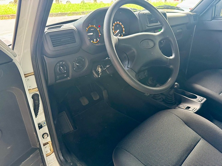 Ảnh thực tế Lada Niva Legend tại Việt Nam, xe "cổ điển" chuẩn Euro 5 - 9