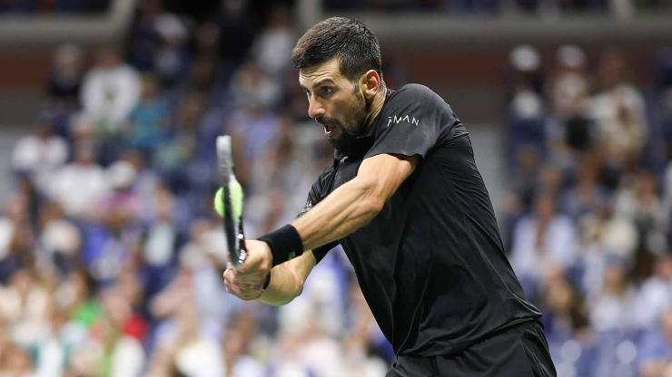 Djokovic có thành tích 38 thắng, 1 thua trong các trận đấu trên sân nhà của đối thủ ở Grand Slam, chỉ thất bại duy nhất vào năm 2013 trước Andy Murray tại chung kết Wimbledon