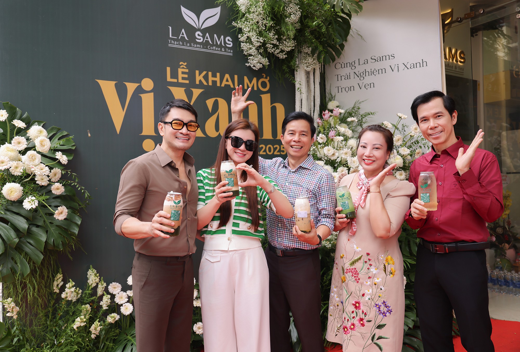 Dàn sao đến ủng hộ La Sams nhân ngày khai trương