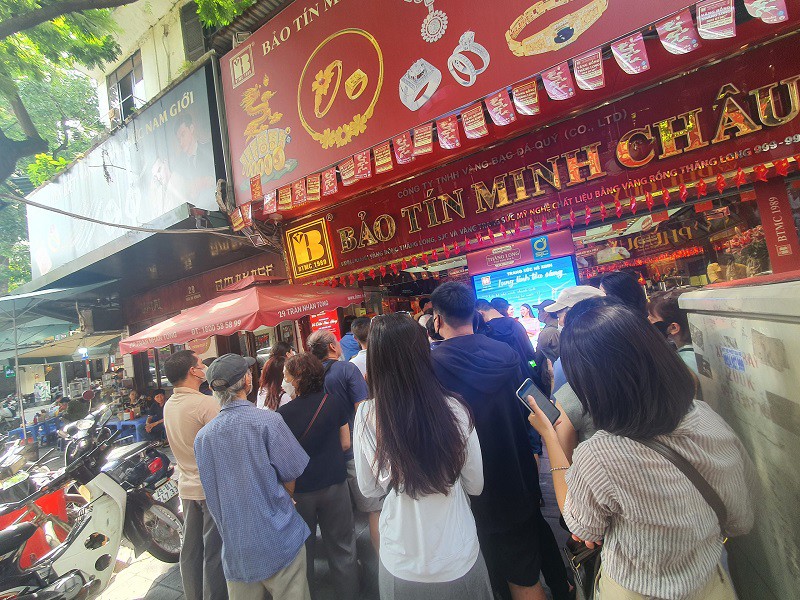 Bảo Tín Minh Châu hôm nay chỉ bán cho mỗi khách tối đa 1 chỉ vàng nhẫn.&nbsp;