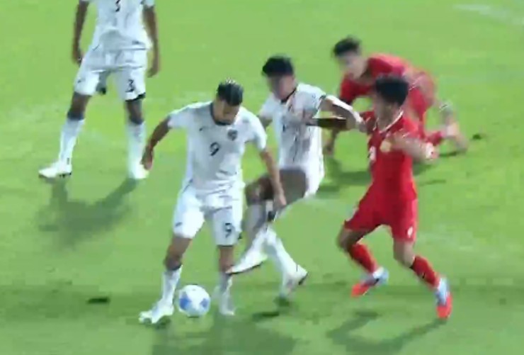 U23 Indonesia bị U23 Lào cầm hòa