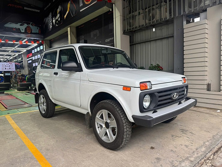 Ảnh thực tế Lada Niva Legend tại Việt Nam, xe "cổ điển" chuẩn Euro 5 - 1