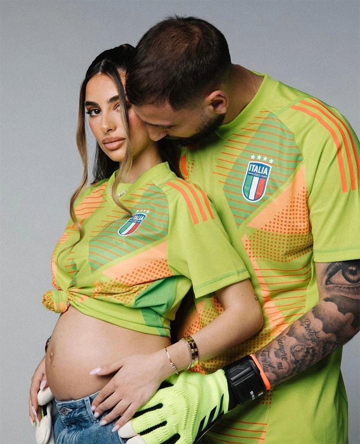 Người tình của Donnarumma thích mặc bikini, khoe 3 vòng nóng bỏng - 2