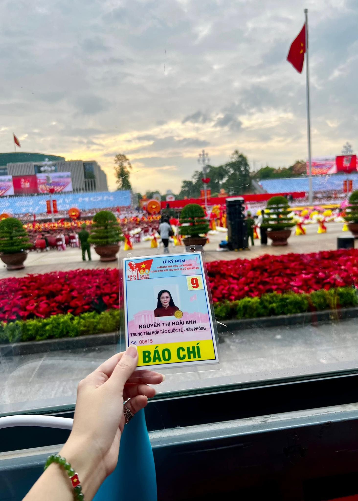 VTV tung video hậu trường của MC Hoài Anh và tổ thuyết minh 13 người sáng 2/9 - 5