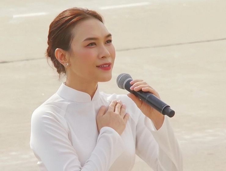 Hình ảnh đang gây sốt của Mỹ Tâm, cô được chọn mặt gửi vàng hát vang trên Quảng trường Ba Đình lịch sử.