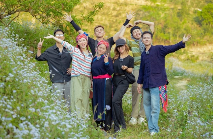 Ngọc Thanh Tâm và dàn cast của "Gia đình haha".