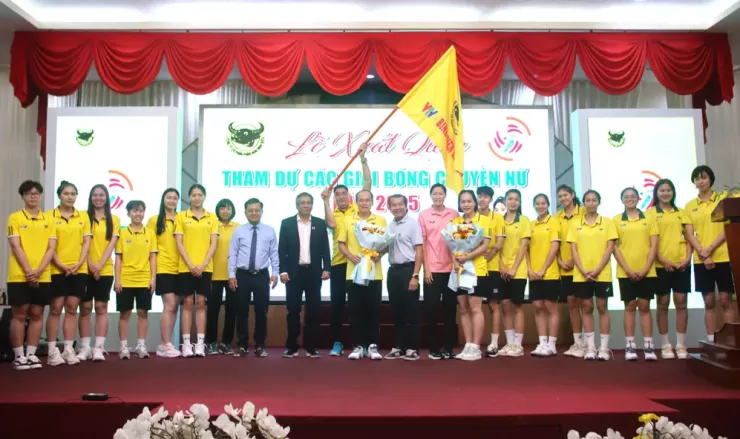 VTV Bình Điền Long An hướng đến mục tiêu bảo vệ ngôi hậu tại lễ xuất quân. Ảnh: HD