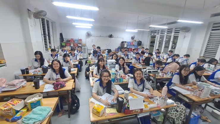 Những điều nhỏ nhặt trong giờ nghỉ ngơi cũng khiến trái tim của các sĩ tử được “sưởi ấm”. Ảnh: NVCC.