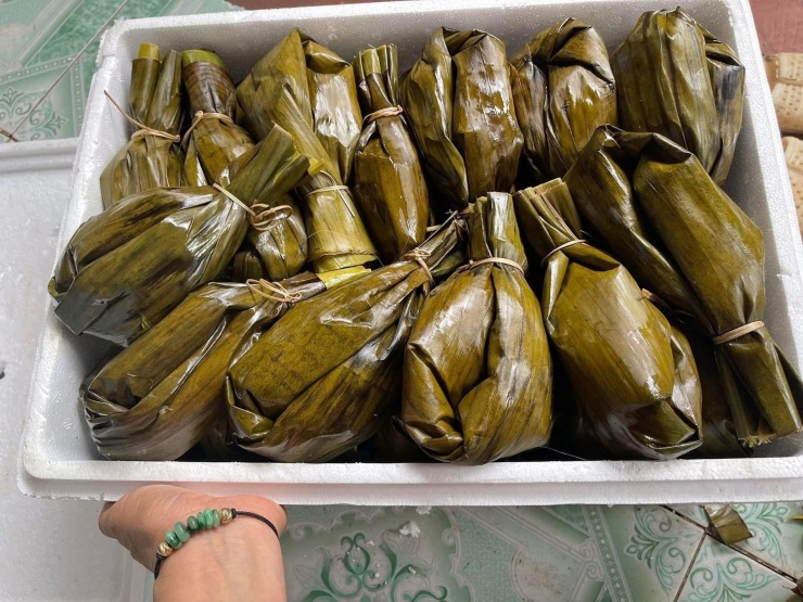 Bánh ít uôi là món ăn không thể thiếu trong mâm cỗ tết Xíp xí. Ảnh: Đặng Thu Hà
