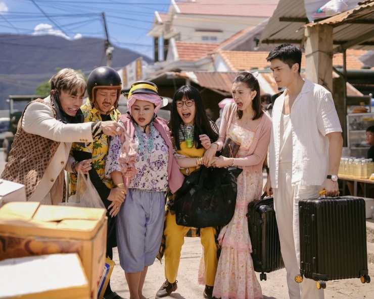 'Mưa đỏ' sắp hất văng Trấn Thành, Lý Hải - 1