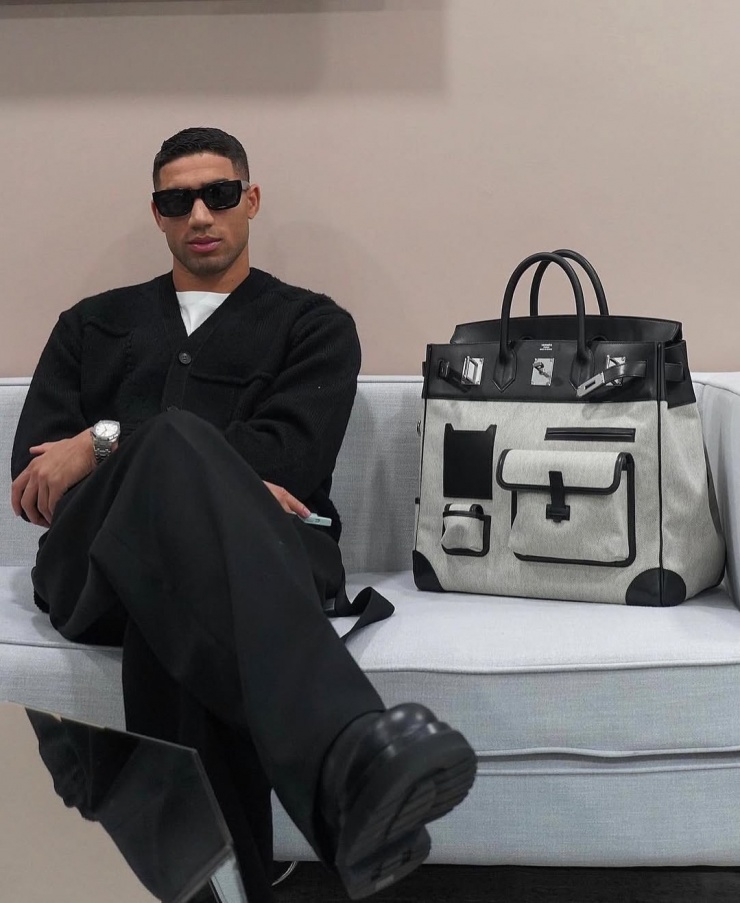  Cầu thủ bóng đá   Achraf  Hakimi, đội trưởng tuyển quốc gia Marocco, cũng có một chiếc Birkin bằng canvas giống hệt chiếc của Messi. Ảnh: Instagram achrafhakimi  