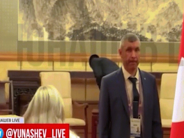 Hành động gây chú ý của phái đoàn Triều Tiên ngay khi ông Kim Jong Un rời cuộc gặp với ông Putin