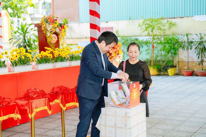 Trường Tiểu học Nguyễn Bỉnh Khiêm (phường Sài Gòn, TP HCM) phát động ủng hộ đồng bào bị thiên tai trong sáng 3-9