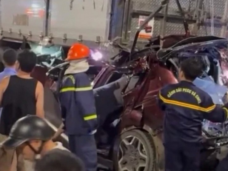Video hiện trường tai nạn kinh hoàng trên đường nối cao tốc, 3 người mắc kẹt, tài xế tử vong tại chỗ